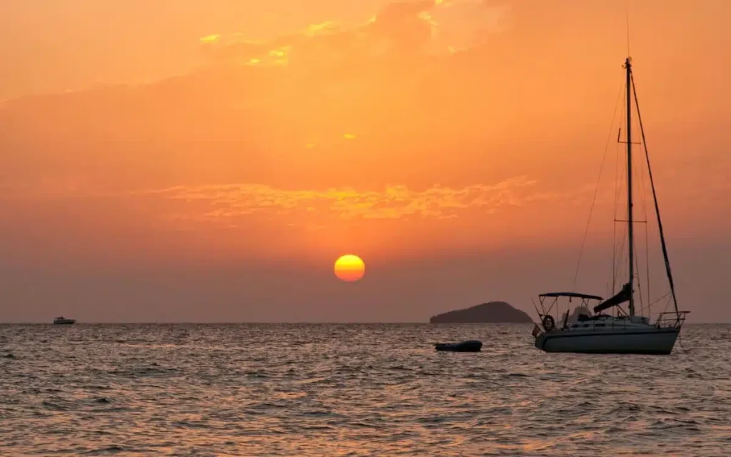 hoe laat gaat de zon onder in ibiza